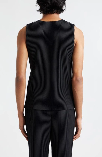 Issey Miyake Basics Pleated Vest In Black