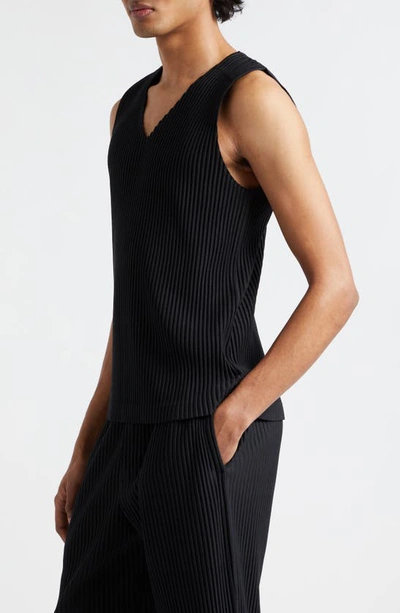 Issey Miyake Basics Pleated Vest In Black