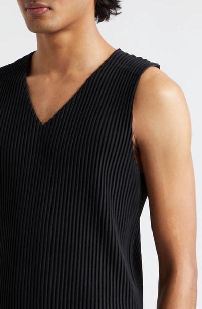 Issey Miyake Basics Pleated Vest In Black