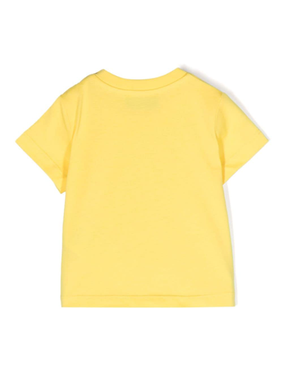 Shop Moschino T-shirt Con Logo In Yellow