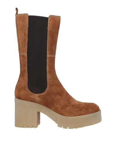 Shop Elvio Zanon Woman Boot Camel Size 6 Leather In Beige