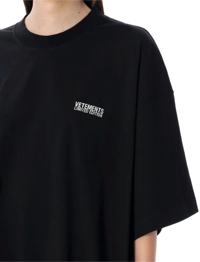 Shop Vetements Logo T-shirt In Black