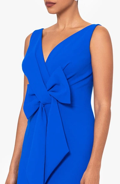 Betsy & Adam Bow Front Scuba Gown In Cobalt