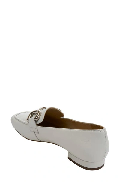 Vaneli Simply Loafer In White