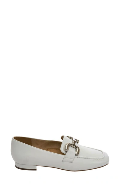 Vaneli Simply Loafer In White
