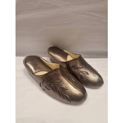 Shop Silks Relax Slipper 3661 Leather Slippers In Pewter