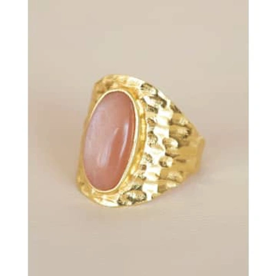 Shop Muja Juma Ring Gilded Alae Peach Moonstone Size 58