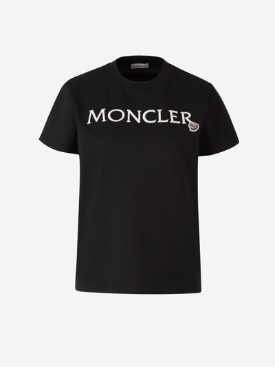 Shop Moncler Embroidered Logo T-shirt In Negre