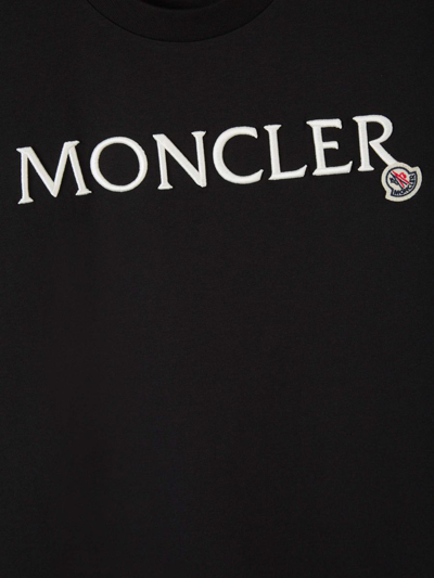 Shop Moncler Embroidered Logo T-shirt In Negre