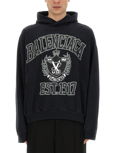 Shop Balenciaga Sweatshirt With Logo In Black