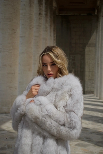 Wanan Touch Reine White Fox Fur Jacket