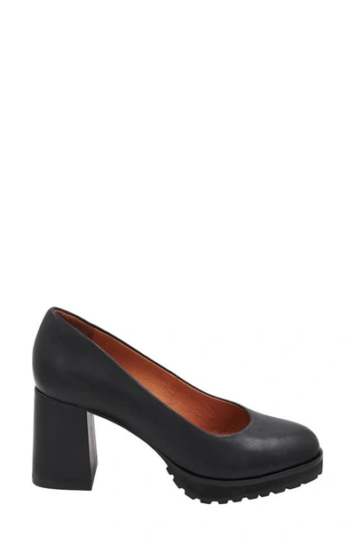 Andre Assous Lucky Block Heel Pump In Black