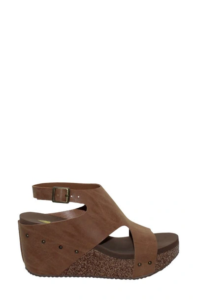 Volatile Poolside Water Resistant Wedge Platform Sandal In Tan