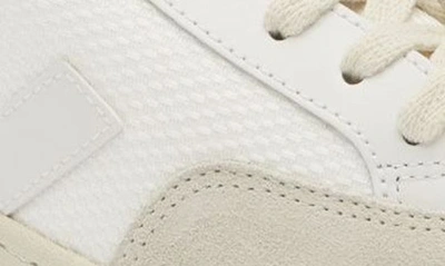 Veja V 12   Women's In White Natural