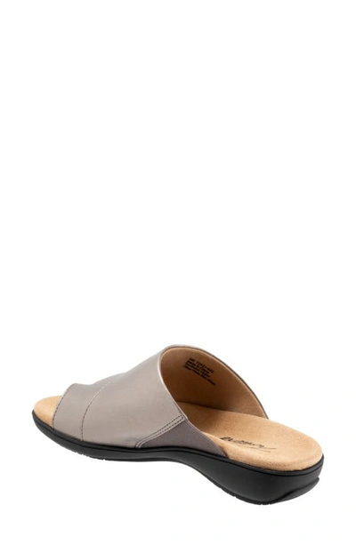 Trotters Regina Slide Sandal In Pewter
