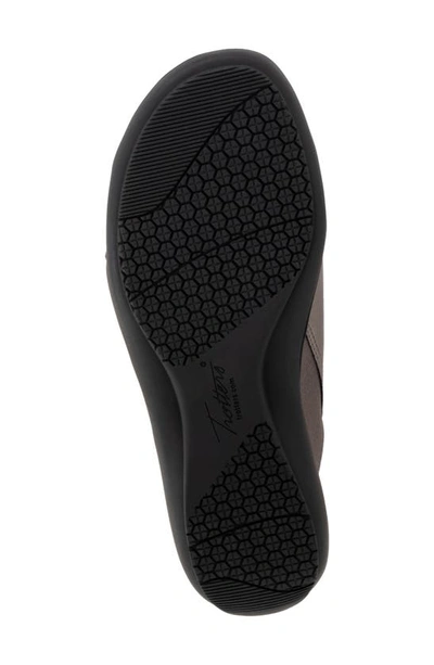 Trotters Regina Slide Sandal In Pewter