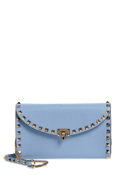 Shop Valentino Garavani Rockstud Flap Leather Wallet On A Chain In Popeline Blue