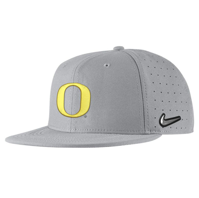 Shop Nike Gray Oregon Ducks Aero True Baseball Performance Fitted Hat