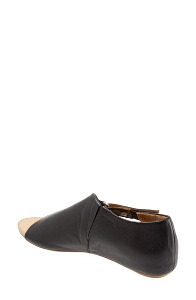 Bueno Kale Flat Sandal In Black Leather