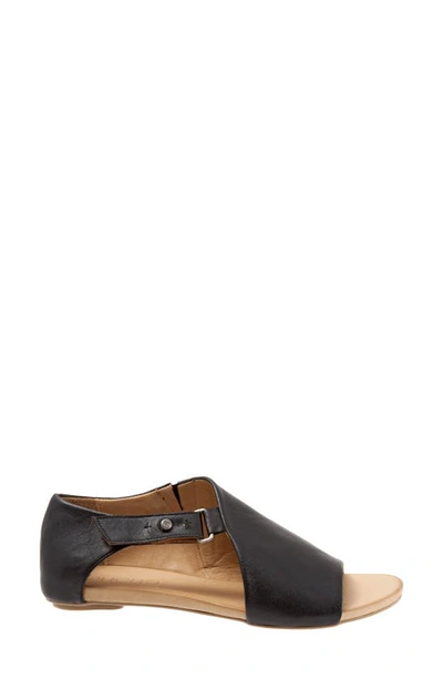 Bueno Kale Flat Sandal In Black Leather