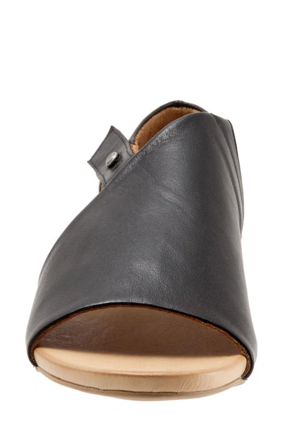 Bueno Kale Flat Sandal In Black Leather