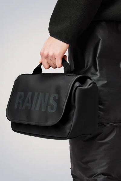 Shop Rains Texel Wash Bag In Black