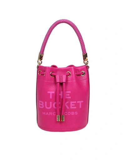 Shop Marc Jacobs Leather Bucket In Lipstick