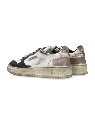 Shop Autry Medalist Super Vintage Low Sneakers In Bianco/nero/argento