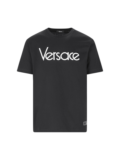 Shop Versace Logo T-shirt In Nero