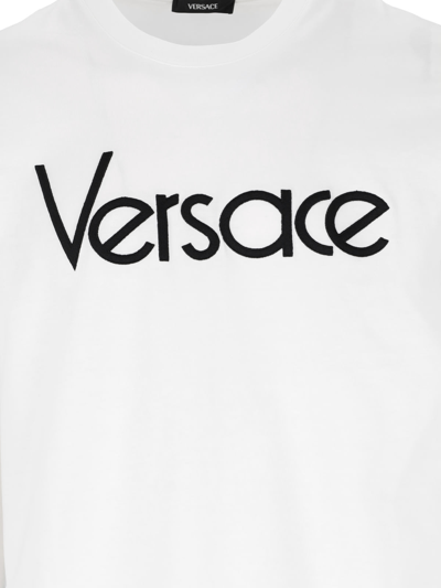 Shop Versace Logo T-shirt In Bianco