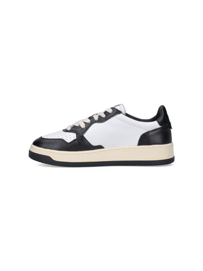 Shop Autry Low Sneakers Medalist In Bianco E Nero