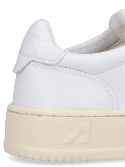 Shop Autry Medialist Low Sneakers In Bianco