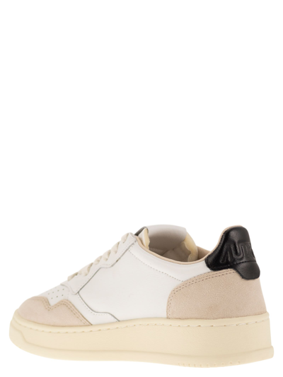 Shop Autry Medalist Low - Leather Trainers In Bianco