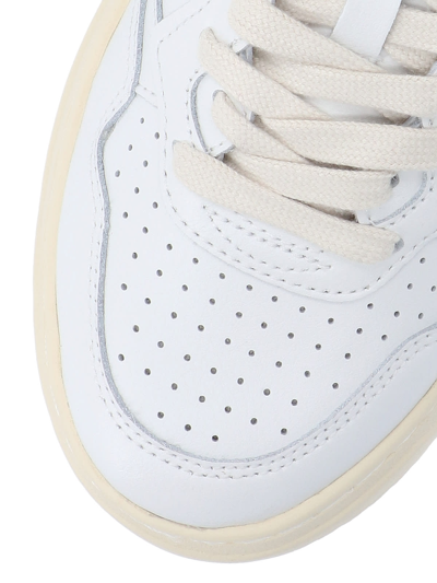 Shop Autry Low Sneakers Medalist 01 In Bianco E Rosa