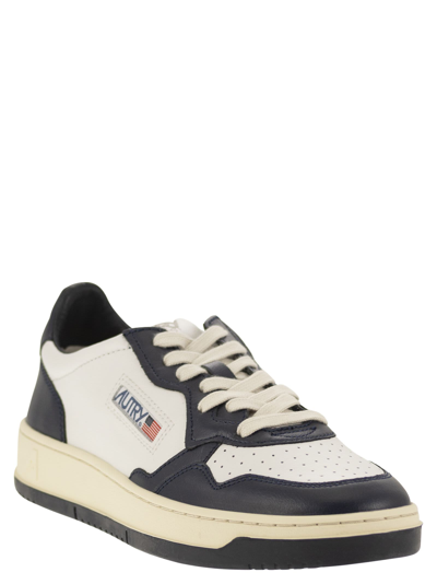 Shop Autry Medalist Low - Leather Sneakers In Bianco E Blu