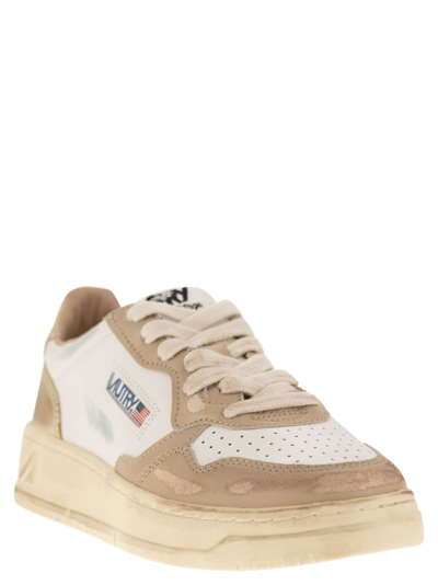 Shop Autry Medalist - Super Vintage Trainers In Bianco
