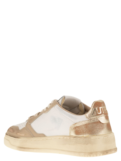 Shop Autry Medalist - Super Vintage Trainers In Bianco