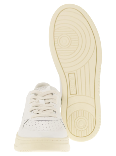 Shop Autry Medalist Low - Leather Sneakers In Bianco