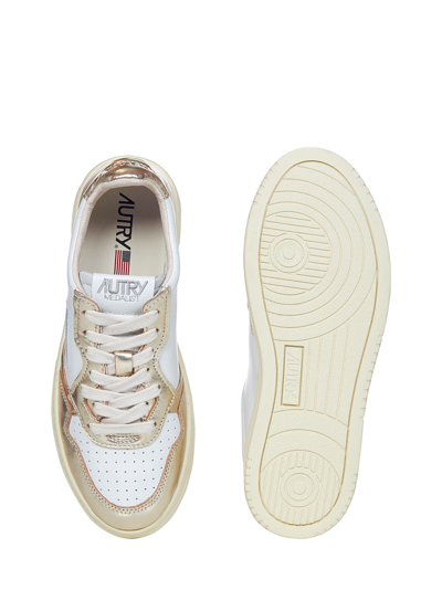 Shop Autry Medalist Low Sneakers In Platino