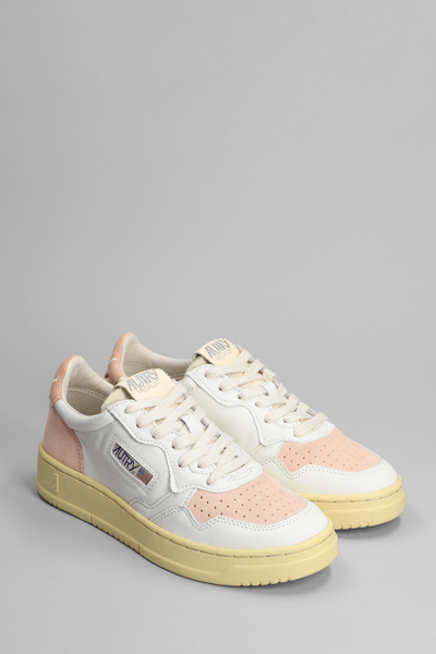 Shop Autry 01 Sneakers In White Suede And Leather In Rosa