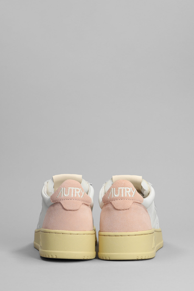 Shop Autry 01 Sneakers In White Suede And Leather In Rosa