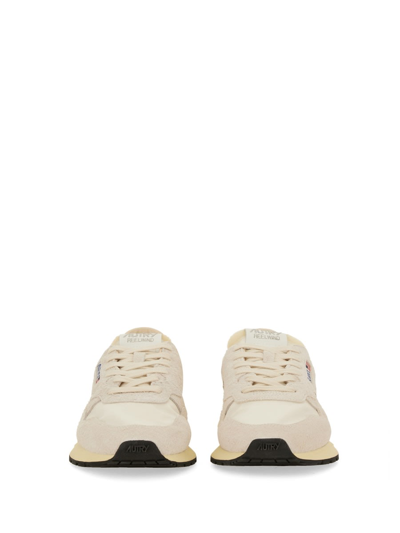 Shop Autry Whirlwind Low Sneaker In Bianco