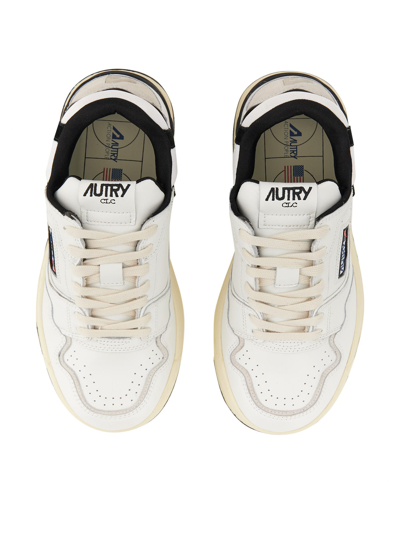 Shop Autry Sneaker Clc In Bianco/nero