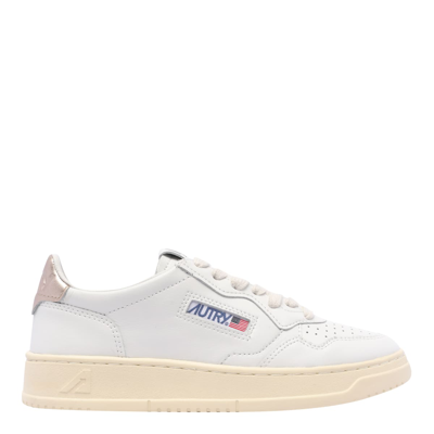 Shop Autry Medalist Low Sneakers In Bianco/oro