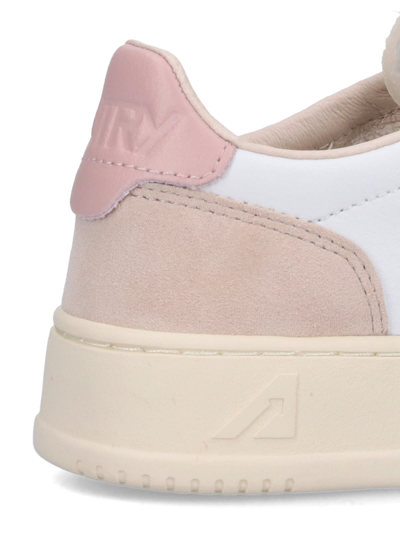 Shop Autry Low Sneakers Medalist 01 In Bianco/rosa