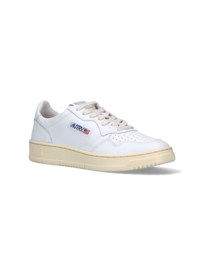 Shop Autry Medalist Low Sneakers In Bianco/ Bianco