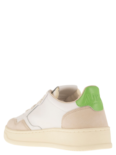 Shop Autry Medalist Low - Leather Trainers In Bianco/verdino