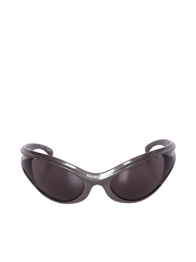 Shop Balenciaga Dynamo Round Grey Sunglasses