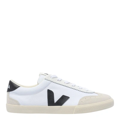 Shop Veja Sneakers In Bianco