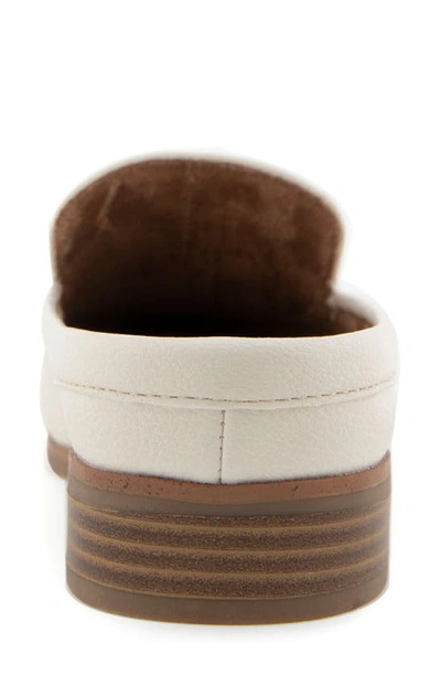 Aerosoles Enright Moc Toe Mule In Eggnog Pu Leather